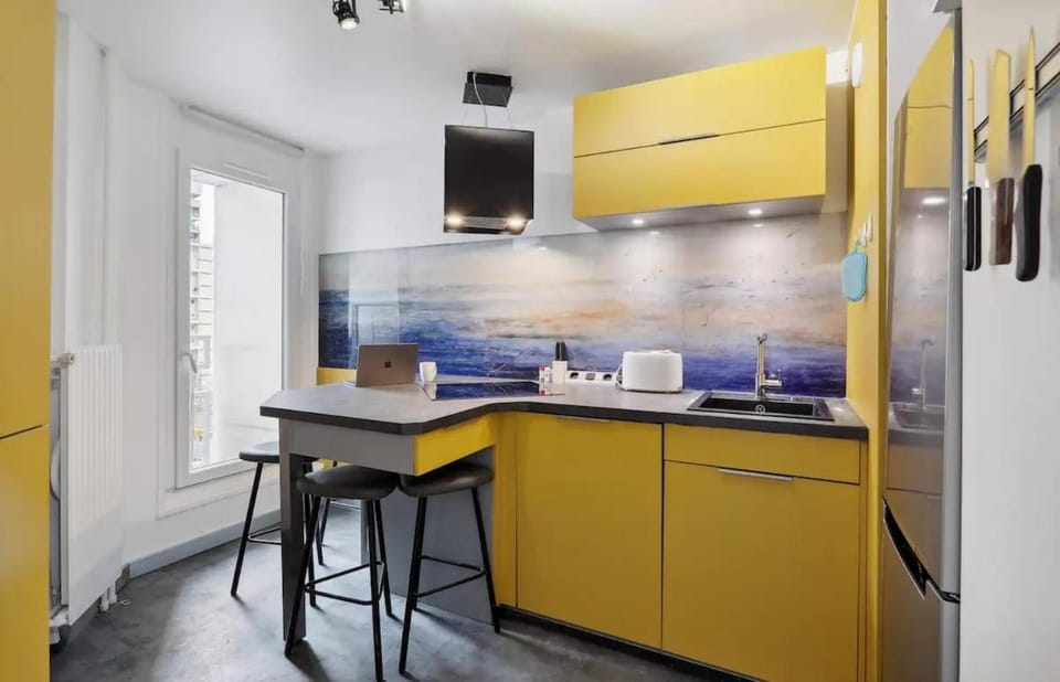 Le Moon Apartment in Puteaux