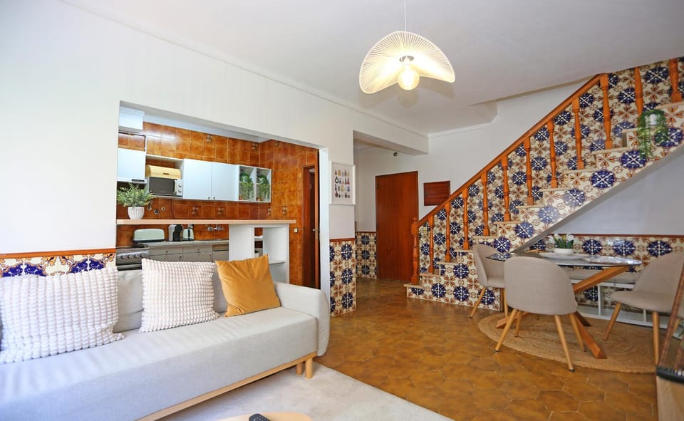 Kitchen or kitchenette, Living room, Photo of the whole room, Seating area, Dining area