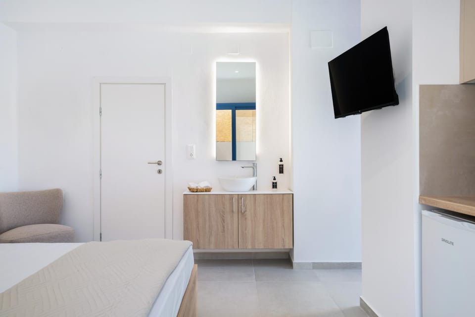Bathroom, TV and multimedia, hair dryier