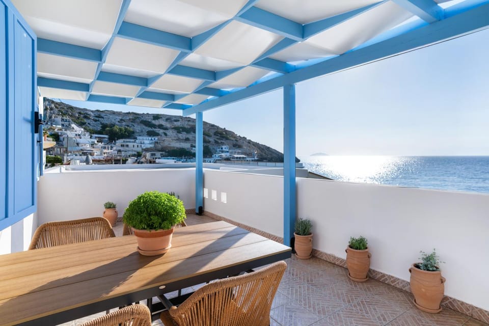 Natural landscape, View (from property/room), Balcony/Terrace, Dining area, Mountain view, Sea view