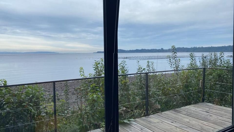 Lodge in Patagonia with sea and volcanos views Apartment in Los Lagos, Chile