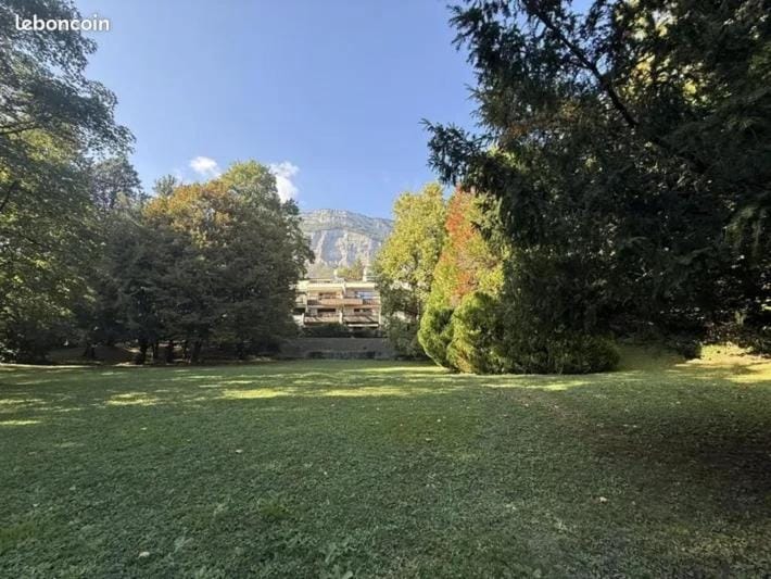 Luxury studio apartment with terrace in Meylan residential area Apartment in Meylan