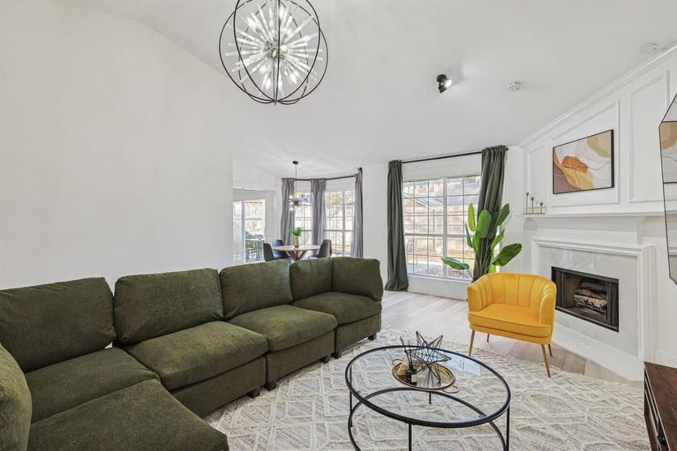 Fireside Retreat Sleeps 10 Foosball Fire pit Villa in Grand Prairie