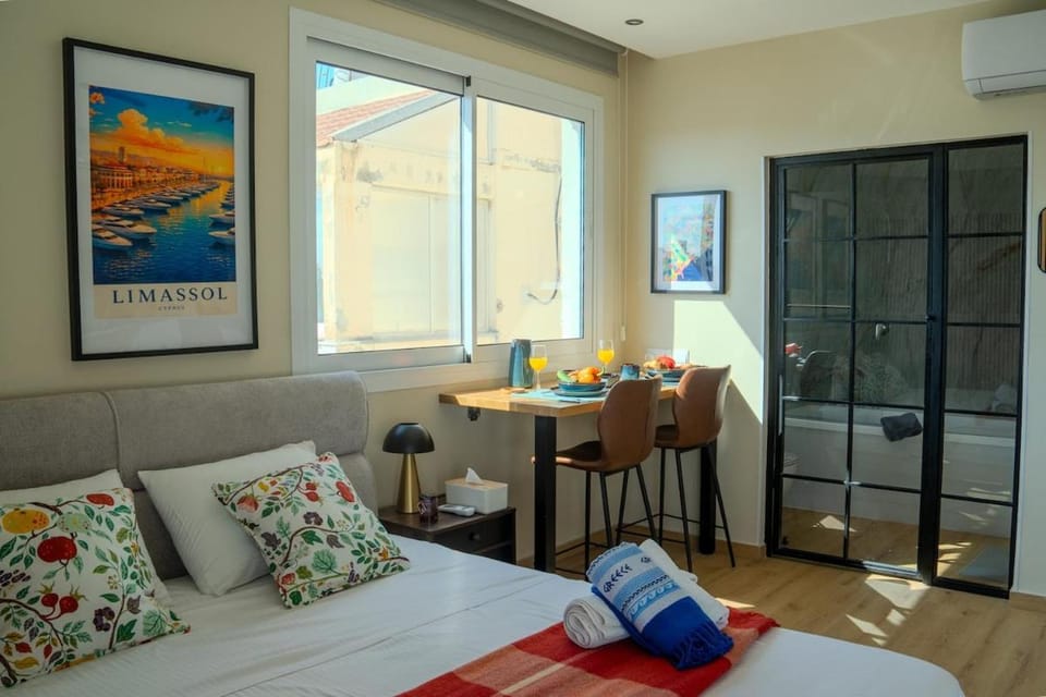 Lover's Nest Studio with Jacuzzi Brand New Apartment in Limassol City