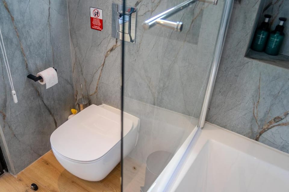 Lover's Nest Studio with Jacuzzi Brand New Apartment in Limassol City