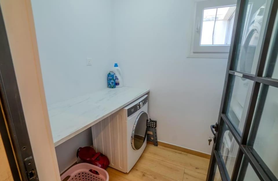 Lover's Nest Studio with Jacuzzi Brand New Apartment in Limassol City
