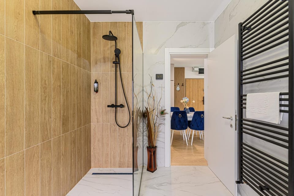 Art by Grand Chalet Apartment in Brasov