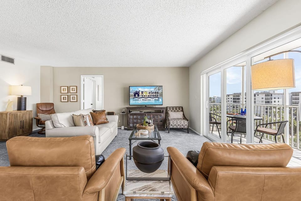 Beachfront Escape with Pool & Island Fun Steps from the Sand - Sand Caper 509 - Roelens House in Estero Island