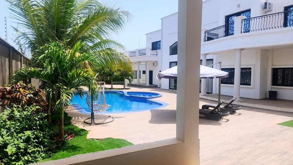 Villa Prestige - Piscine & Jacuzzi - Proche Saly Villa in Thiès Region, Senegal