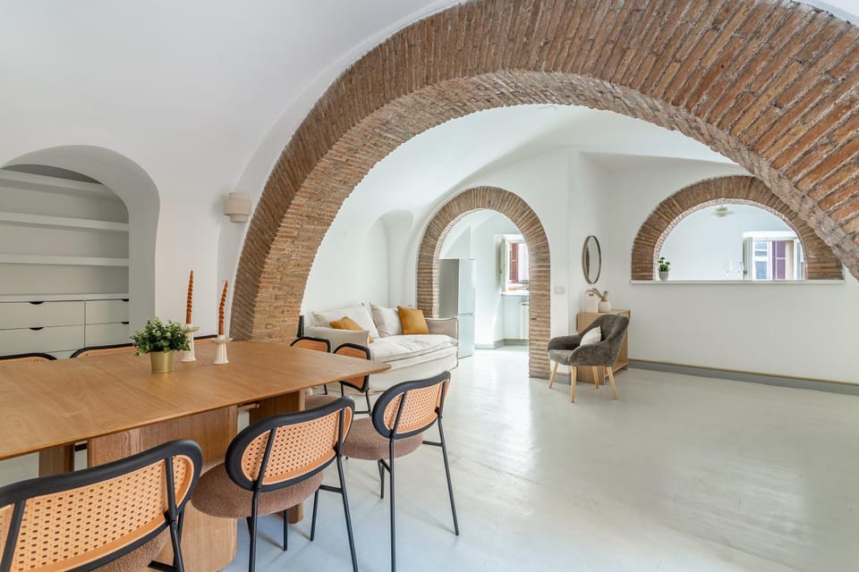 Living room, Seating area, Dining area, Lunch, Lunch