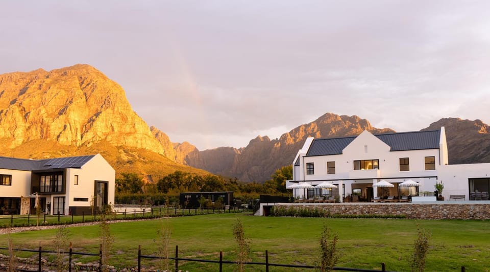 Property building, Nearby landmark, Natural landscape, Garden, Mountain view