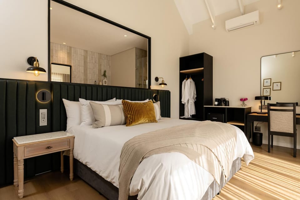 Bed, Photo of the whole room, Bedroom, hair dresser, wardrobe, air conditioner