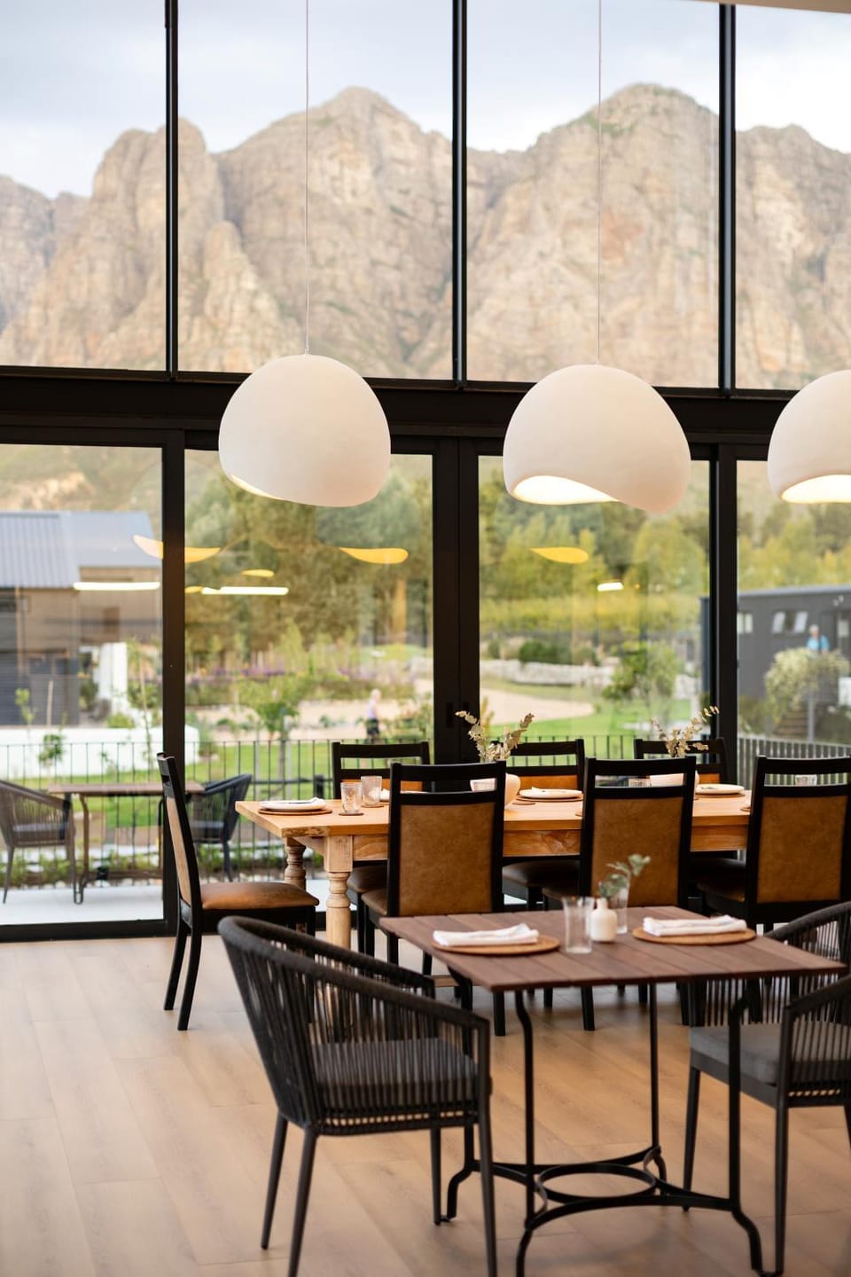 Restaurant/places to eat, Natural landscape, Seating area, Mountain view