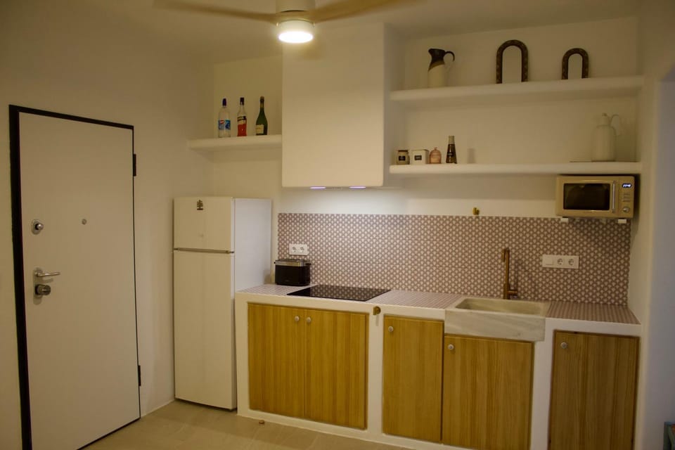 Kitchen or kitchenette, stove