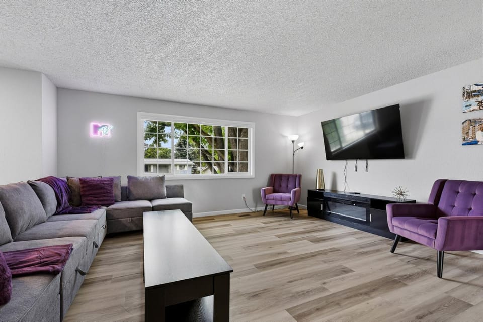 Rad Pad - Arcades, Seasonal Pool House in Garden City
