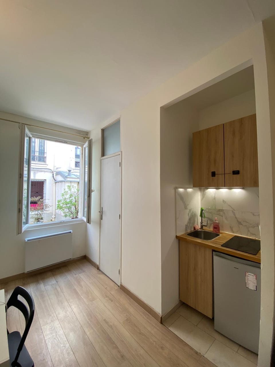 Paris 15eme Cozy Studio Walk to Eiffel Tower Steps to Multiple Metro Lines Apartment in Paris