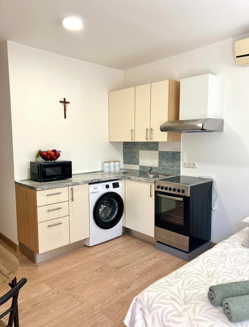 Kitchen or kitchenette, dishwasher, stove, washing machine