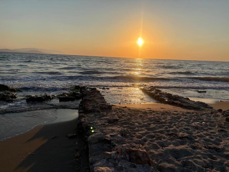 Villa Tülüşah with own Garden and Fruit Trees, 950m to Love Beach, 2 Bedrooms Villa in Aydın Province