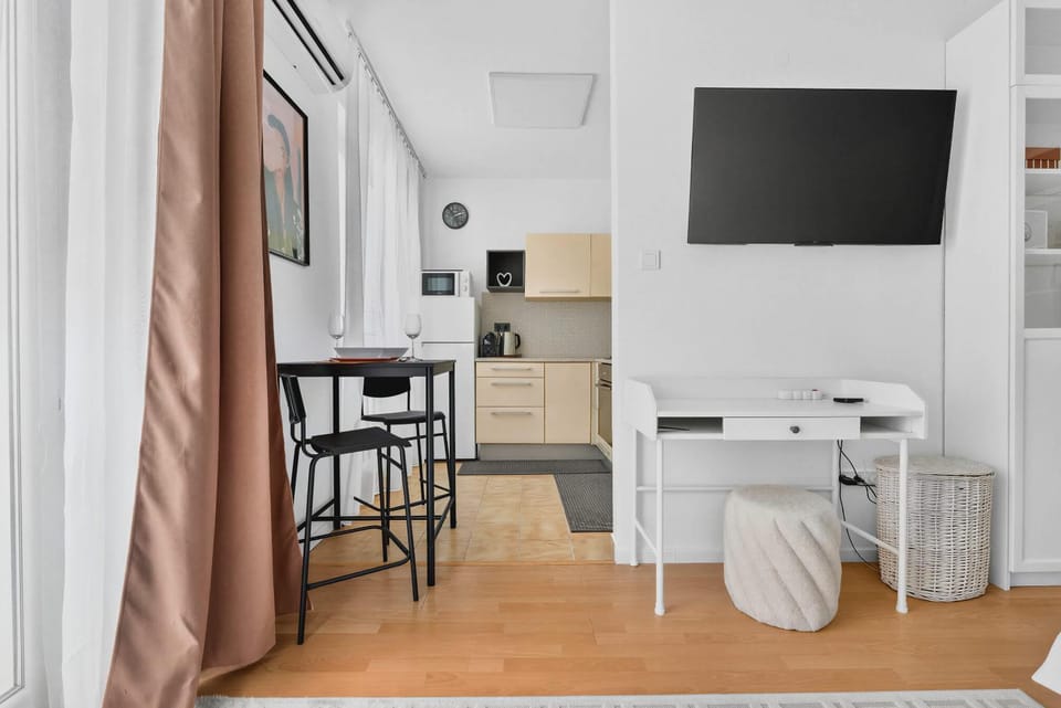 TV and multimedia, Kitchen or kitchenette, Dining area