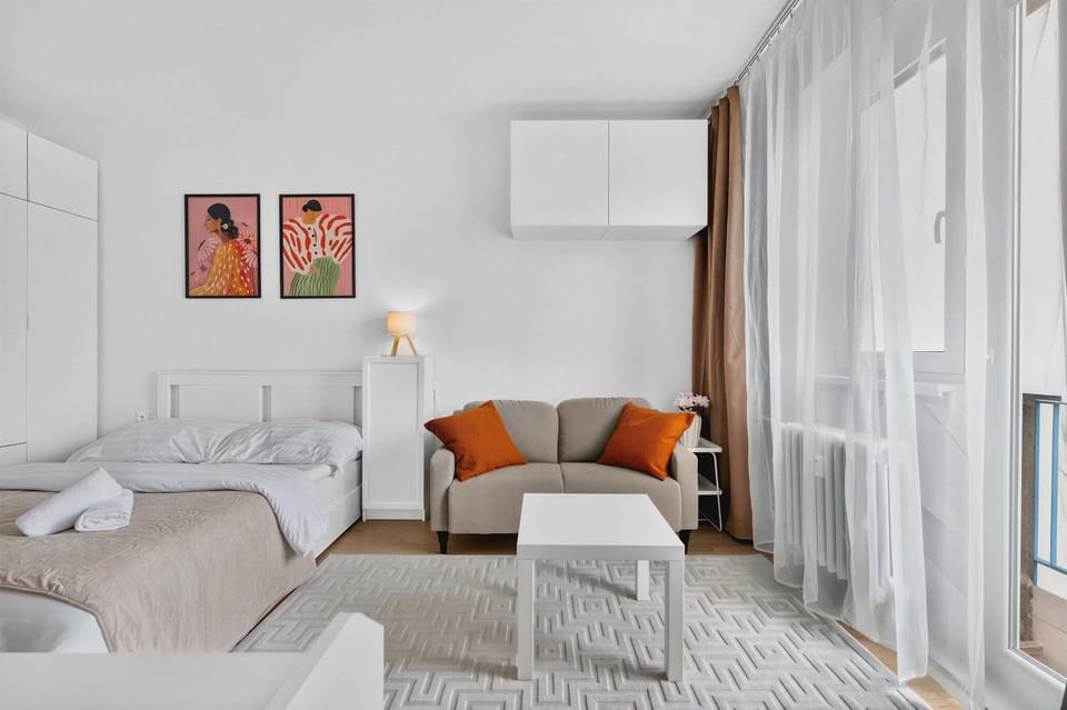 Bed, Living room, Seating area, Bedroom