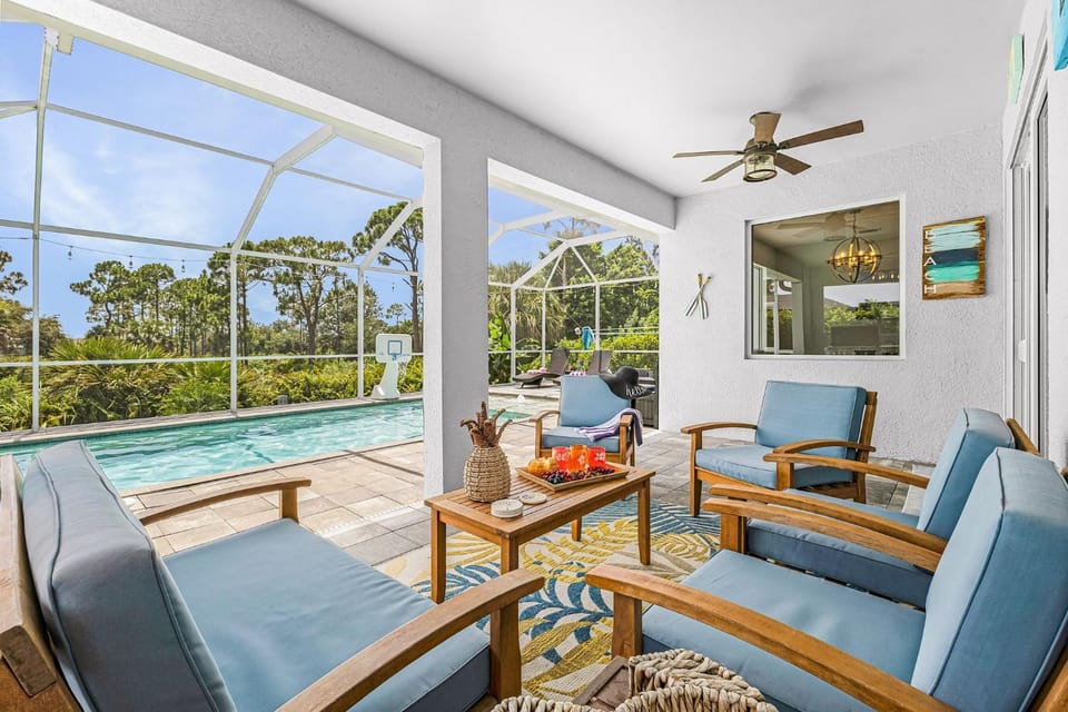 Heated Saltwater Pool, Outdoor Kitchen & Backyard Oasis - Surfside Villa - Roelens House in Cape Coral