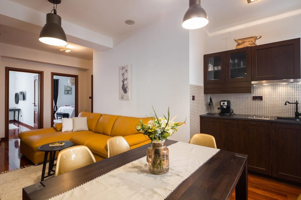 Living room, Dining area