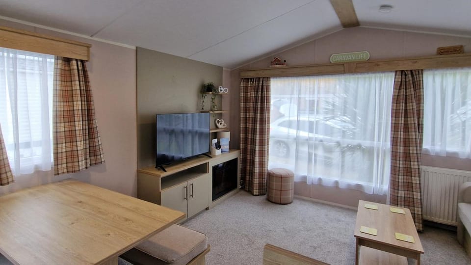 Grey Goose, West Sands, Seal Bay Resort Apartment in Selsey