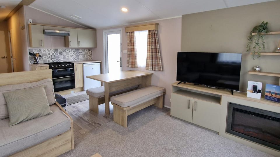 Grey Goose, West Sands, Seal Bay Resort Apartment in Selsey