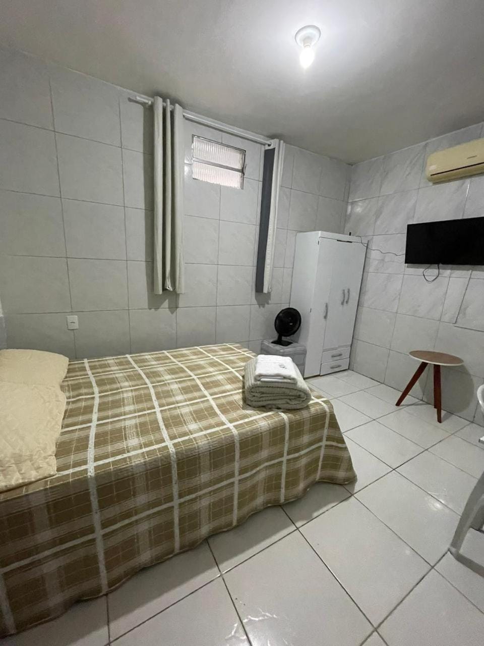 Bed, TV and multimedia, Bedroom, towels, air conditioner