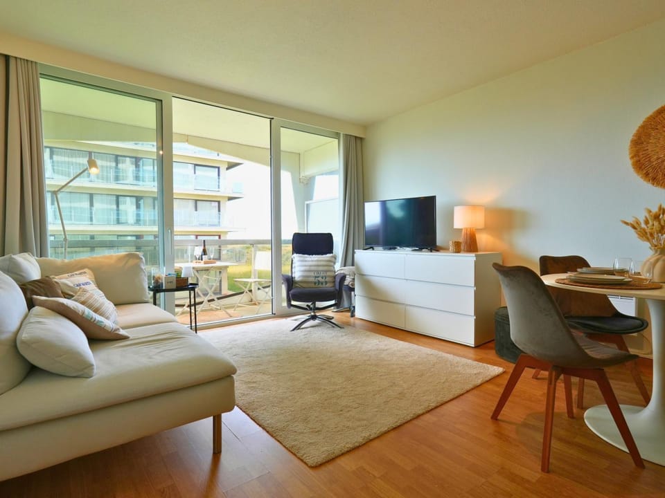 TV and multimedia, Living room, Dining area