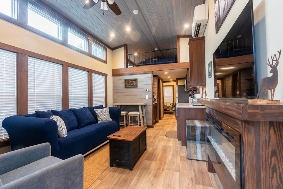 Deers Den River- Luxury Tiny Home on River Villa in Bryson City