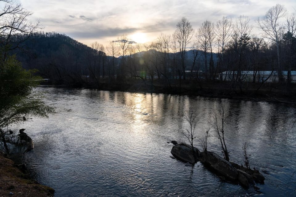 Deers Den River- Luxury Tiny Home on River Villa in Bryson City