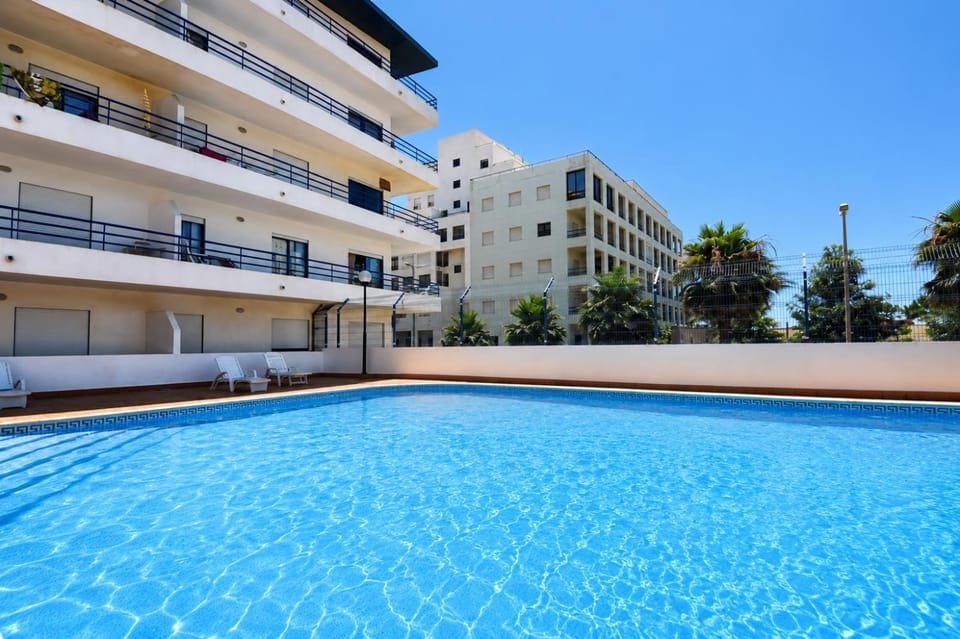 Property building, Swimming pool, sunbed