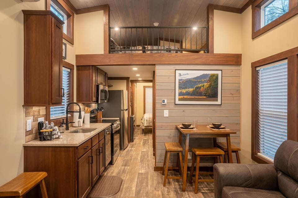 Elk River Tiny Luxury Living with River Views Villa in Bryson City