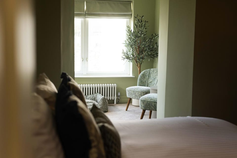 Photo of the whole room, Seating area, Bedroom