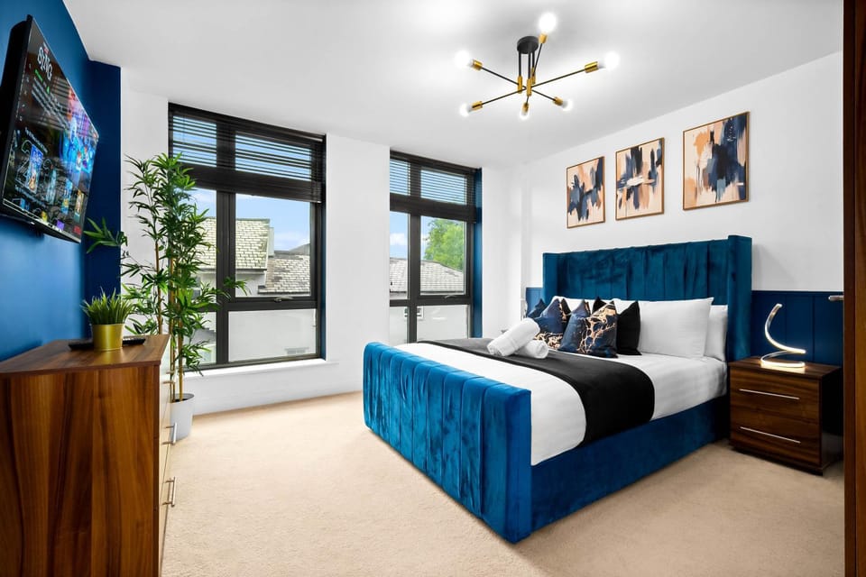 Photo of the whole room, Bedroom