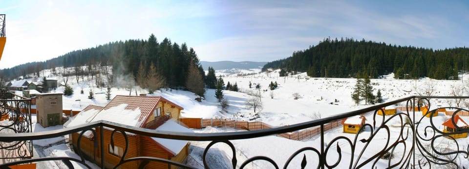 Balcony/Terrace, Garden view, Mountain view, River view