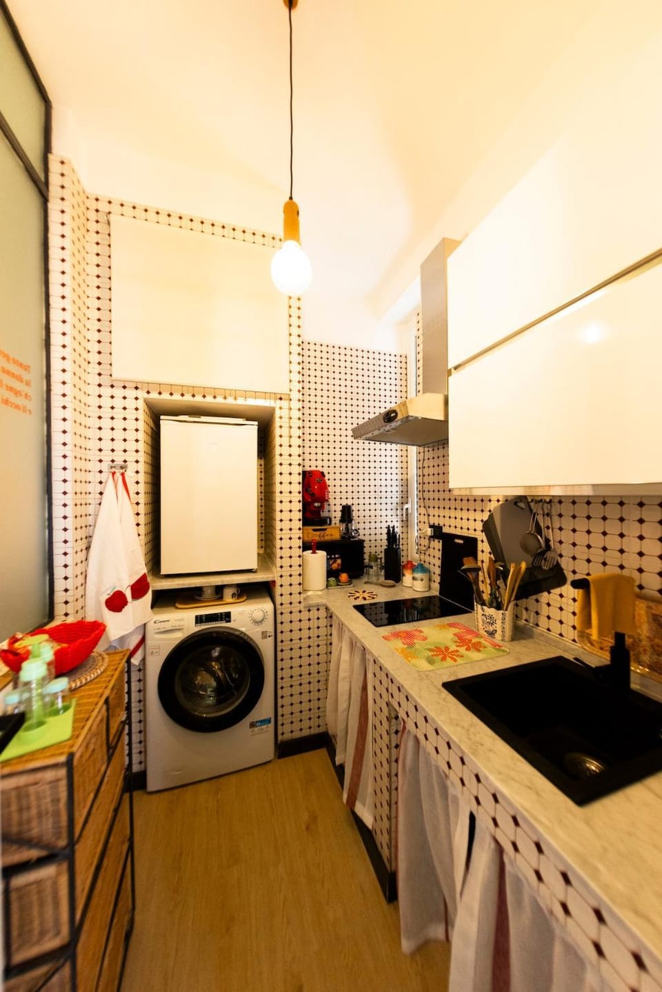 Kitchen or kitchenette, stove, washing machine