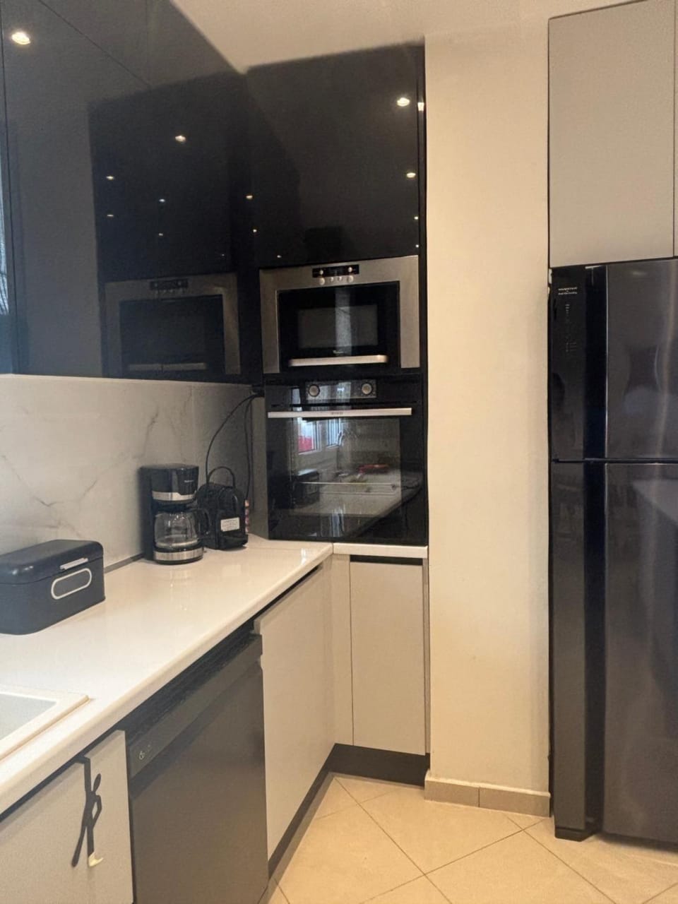 Kitchen or kitchenette, oven