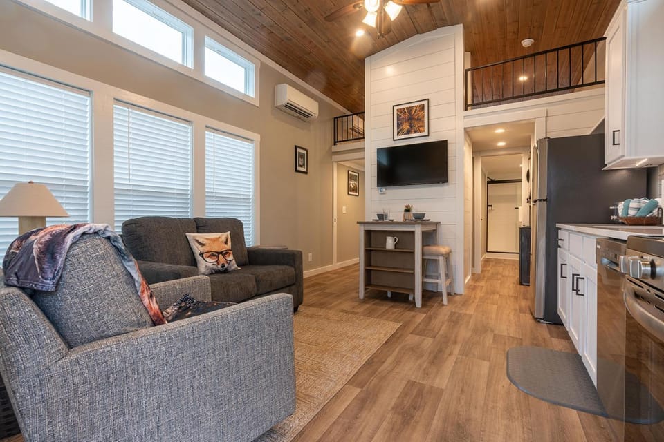 Fox River Tiny Luxury Living with River Views Villa in Bryson City