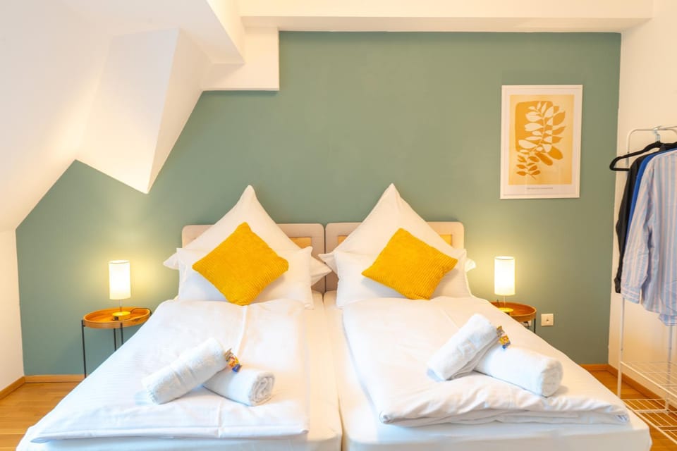 Bed, Photo of the whole room, Bedroom, towels