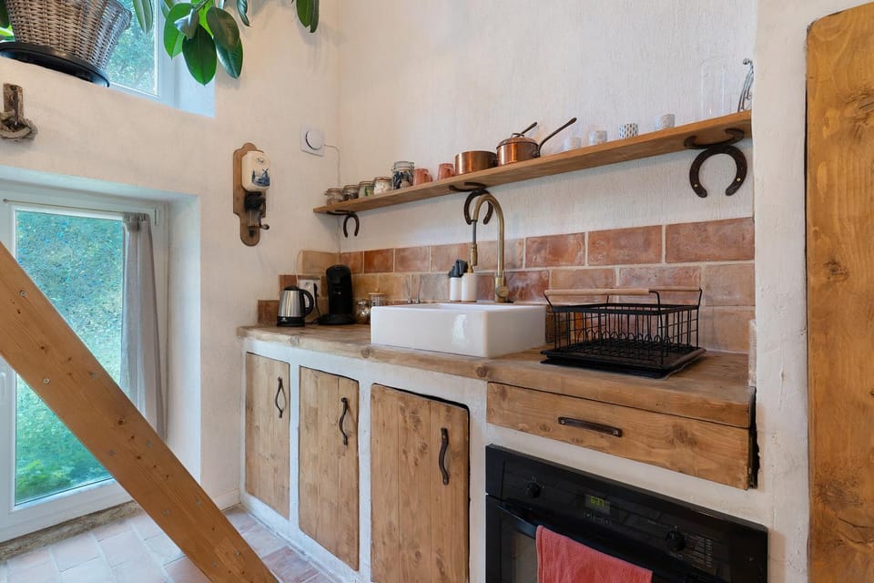 Kitchen or kitchenette, Living room