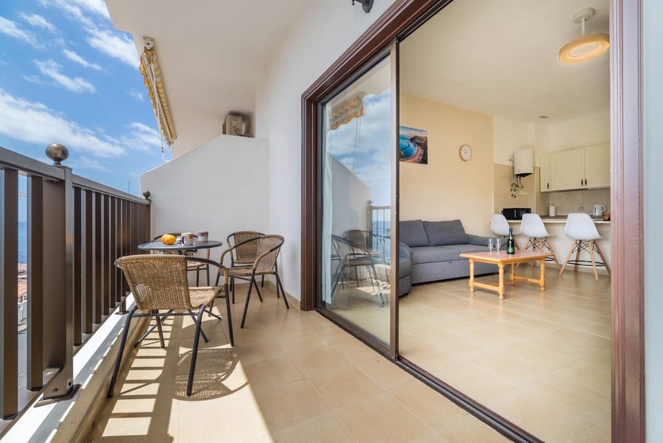 Day, Balcony/Terrace, Balcony/Terrace, Living room, Seating area