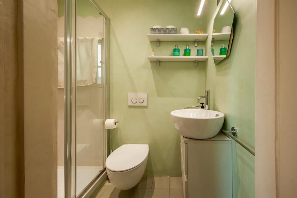 Shower, Toilet, Bathroom, bidet, towels