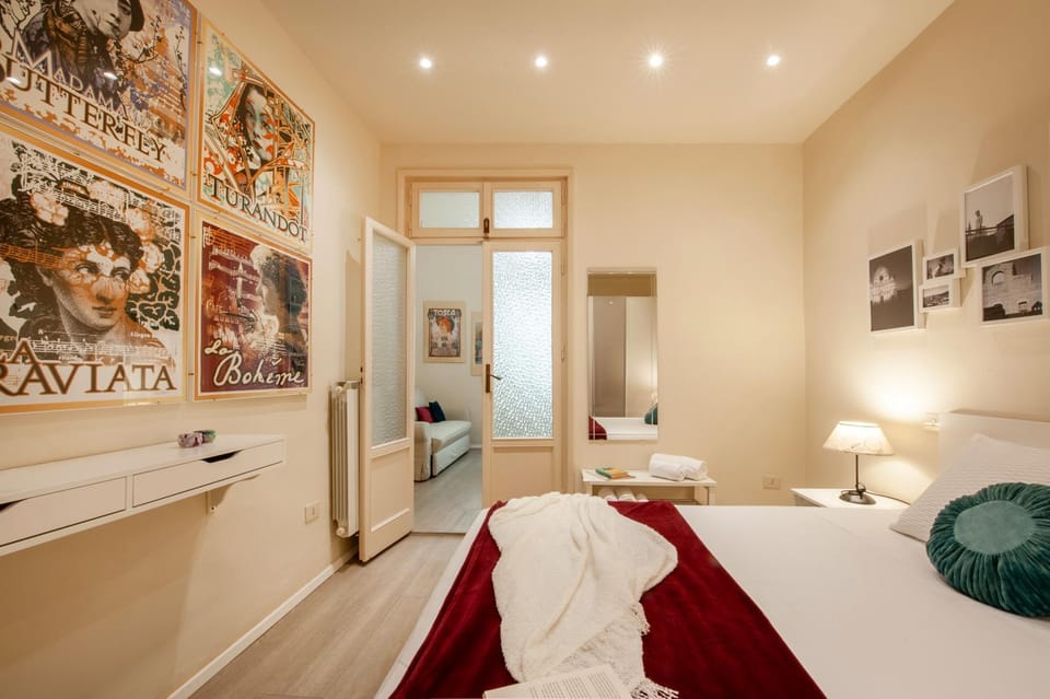 Shower, Toilet, Bed, Bathroom, Photo of the whole room, Bedroom, Bath, towels