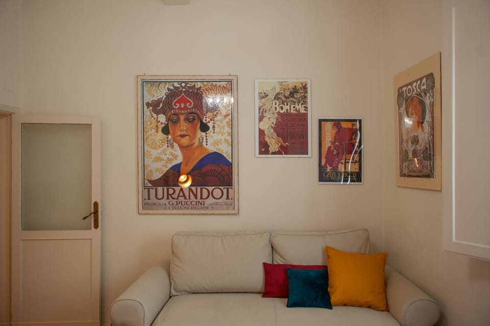 Living room, Decorative detail, Seating area