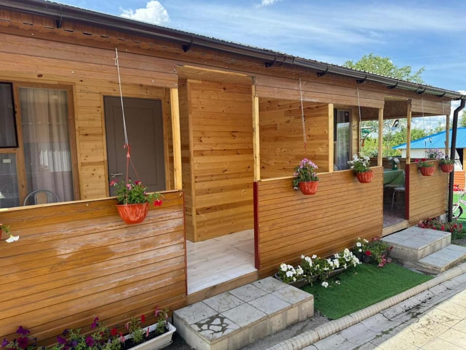 Экохаус Hemingway 1 Campground/ 
RV Resort in Kazakhstan