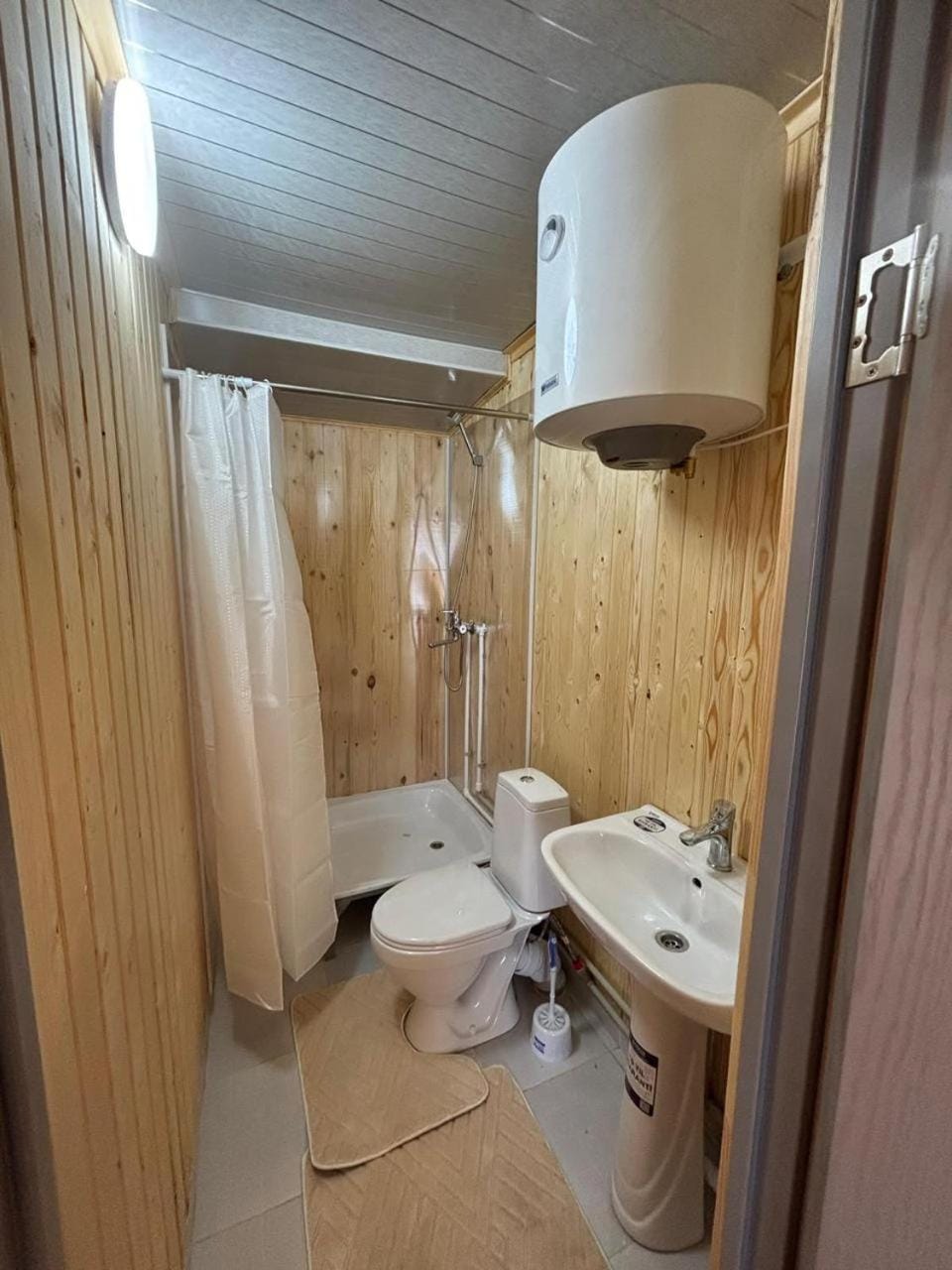 Экохаус Hemingway 1 Campground/ 
RV Resort in Kazakhstan