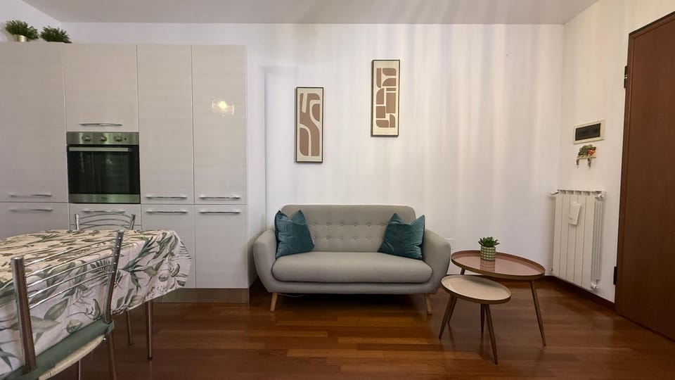 Kitchen or kitchenette, Living room, Seating area, oven