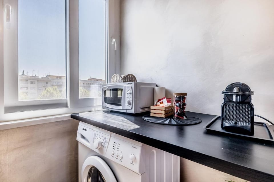 Coffee/tea facilities, microwave, washing machine